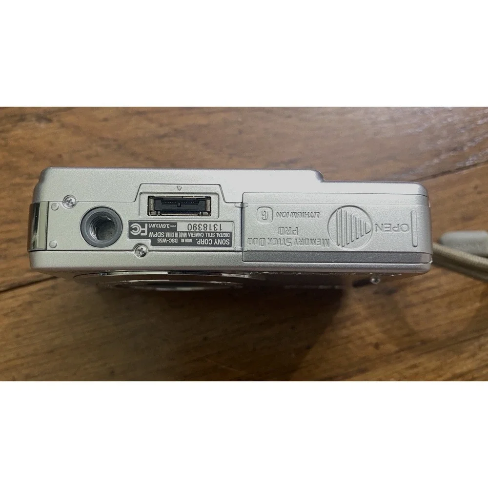 Sony Cyber-Shot DSC-W55 Silver 7.2 Mega Pixels Digital Camera Battery & Charger